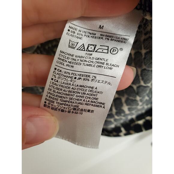 Women's Banana Republic Animal Print Keyhole Neck Blouse | Size Medium - Picture 7 of 7